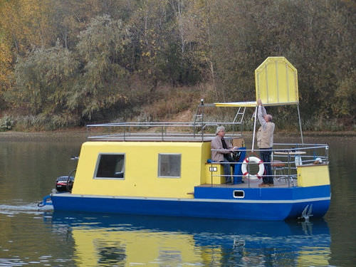 Barco casa fueraborda - POHODA - MANDL - Living on Water, Ltd. - fluvial / con 2 camarotes