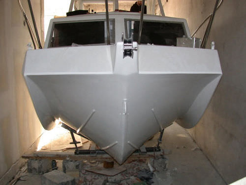 Cabin-cruiser intraborda - Trident 700 - MANDL - Living on Water, Ltd. - con hard-top / 6 personas máx. / con 1 camarote