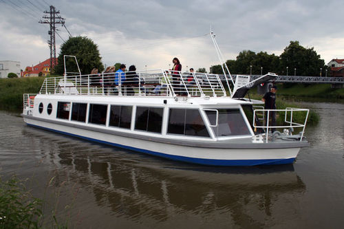 Barco profesional barco turístico - Morava - MANDL - Living on Water, Ltd. - intraborda