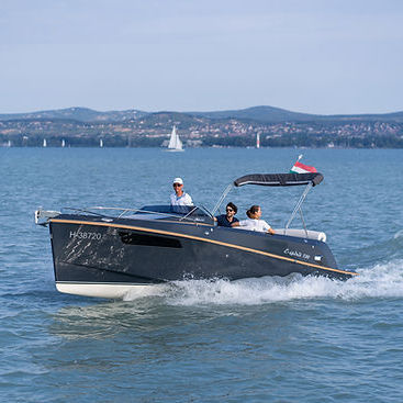 Barco open intraborda - E-spirit 730 - Stickl Kft - eléctrico / con consola lateral / 9 personas máx.