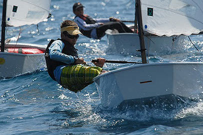 Barco de vela ligera individual - AB RE - ASTRO Barcelona Racing Equipment, SL - para niños / de regata / Optimist
