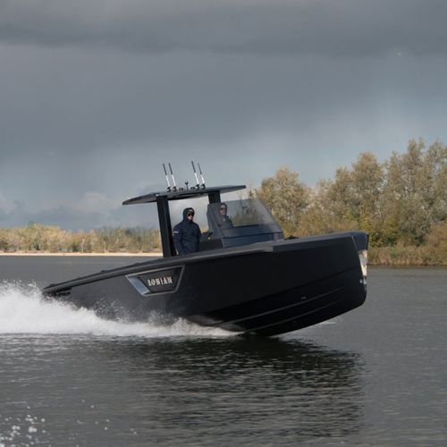 Barco cabinado intraborda - T/T Lonian - Xtenders - open / con consola central / de carbono