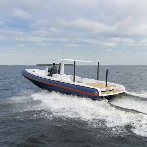 Embarcación neumática intraborda - T/T Aurora - Xtenders - semirrígida / con consola central / open