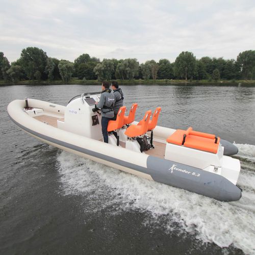 Embarcación neumática intraborda - 8.3M - Xtenders - semirrígida / con consola central / open
