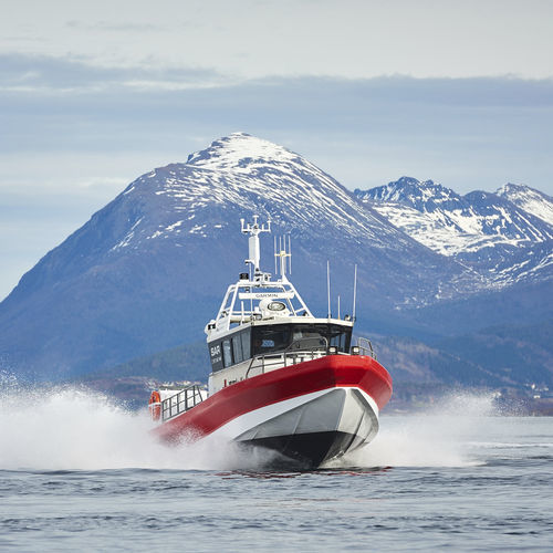 Barco profesional barco de vigilancia - FF 40X SAR - HUKKELBERG BOATS - barco de búsqueda y rescate / barco ambulancia / hidrojet intraborda