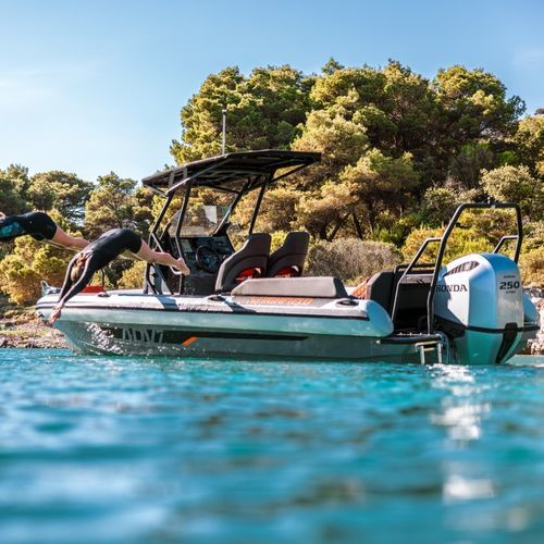 Embarcación neumática fueraborda - ADV7 - HIGHFIELD BOATS - semirrígida / open / con consola central