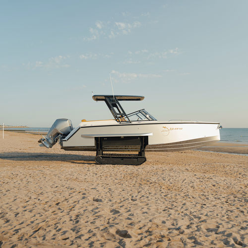 Runabout fueraborda - Iguana Yachts - bimotor / casco de planeo / con doble consola
