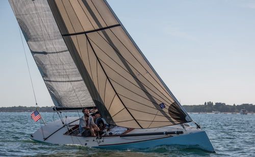 Velero daysailer - POLAR BEAR - CHANTIER DES ILEAUX - de madera / con mástil de carbono