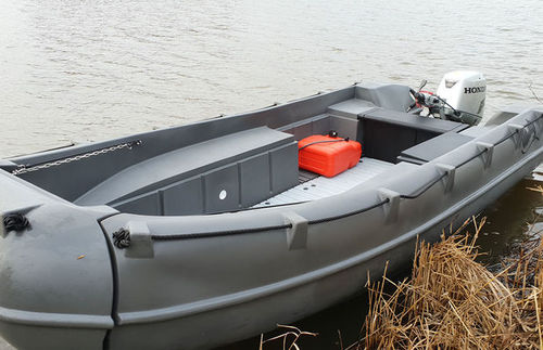 Bote fueraborda - 455 - WHALY BOATS  - open / con consola lateral / de recreo