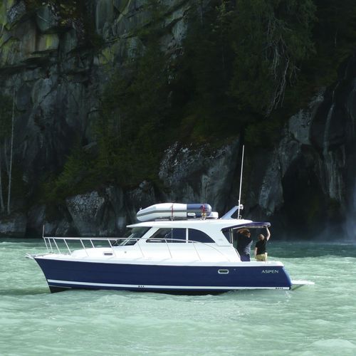 Cabin-cruiser catamarán - C90 - Aspen Power Catamarans - intraborda / con cockpit cerrado / de pesca deportiva