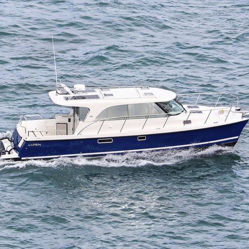 Barco cabinado catamarán - C108  - Aspen Power Catamarans - fueraborda / bimotor / con hard-top