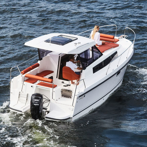 Cabin-cruiser fueraborda - Nexus Revo 870 - Northman Krysztof Stepniak  - de desplazamiento / con hard-top / con 2 camarotes