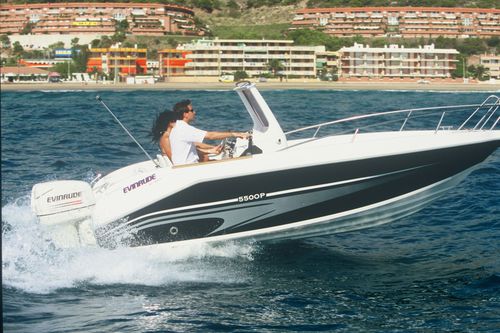 Barco open fueraborda - 550 - Mazury Sp. z o.o.  - con consola central / rápido / de pesca deportiva