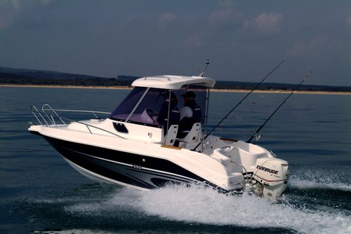 Barco de motor de pesca-paseo fueraborda - 550 PILOTHOUSE - Mazury Sp. z o.o.  - con caseta de timón / 4 personas máx. / con camarote