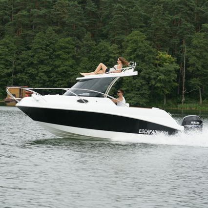 Day-cruiser fueraborda - ESCAPADE 600 - Przedsiebiorstwo Uslug Specjalistycznych ''PEGAZUS''  - con cockpit cerrado / 6 personas máx.