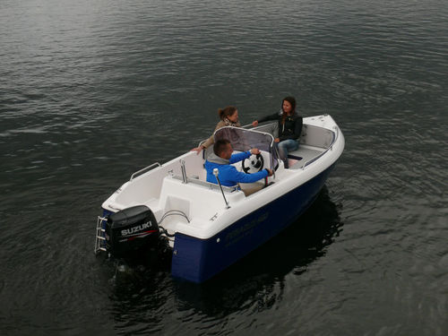 Barco open fueraborda - PEGAZUS 460 - Przedsiebiorstwo Uslug Specjalistycznych ''PEGAZUS''  - con consola lateral / 5 personas máx.