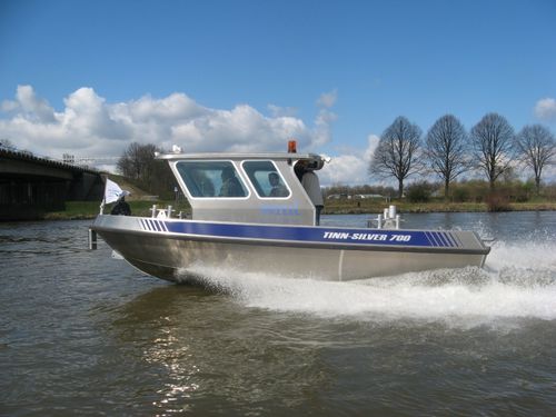 Barco open fueraborda - 700 Cabin - Tinn-Silver aluminium boats - intraborda / con cockpit cerrado / de aluminio