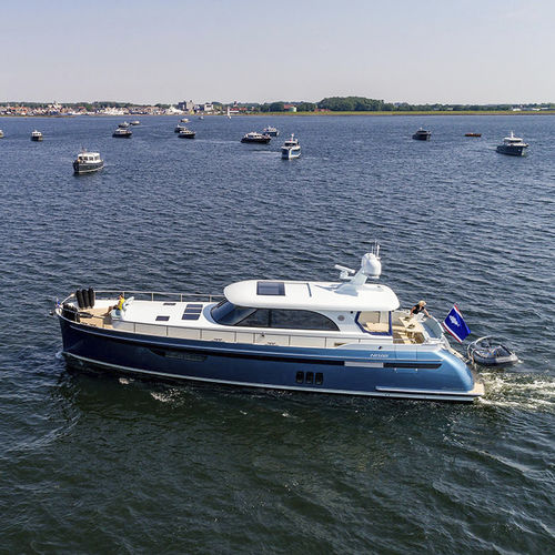 Yate a motor de crucero - 65S LONG RANGE - Steeler Yachts - con fly / con 3 camarotes / con 8 literas
