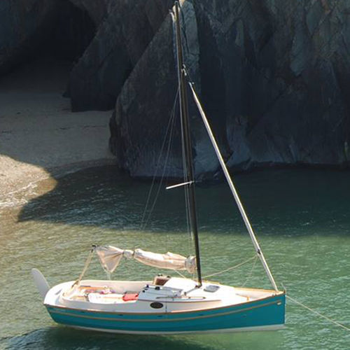Velero day-sailer - BayCruiser 23 - Swallow Yachts - con 1 camarote / con 4 literas / remolcable