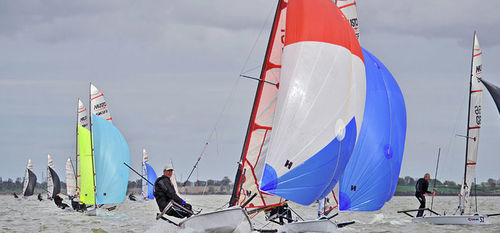 Barco de vela ligera individual - MUSTO SKIFF - Bennett Yachting - skiff / con un trapecio / spinnaker asimétrico
