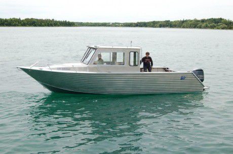 Cabin-cruiser fueraborda - 28' - Henley Boats™ - con hard-top / con cockpit cerrado