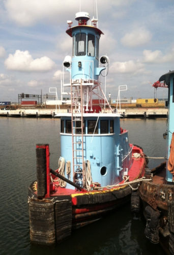 Barco profesional remolcador - Nicole Mairead - Donjon Marine - diésel