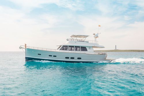 yate a motor clásico - Sasga Yachts