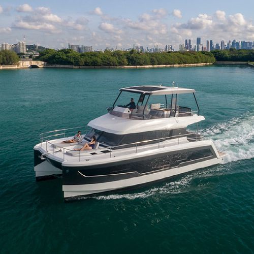 Barco cabinado catamarán - MY5 - Fountaine Pajot Motor Yachts - intraborda / bimotor / con fly