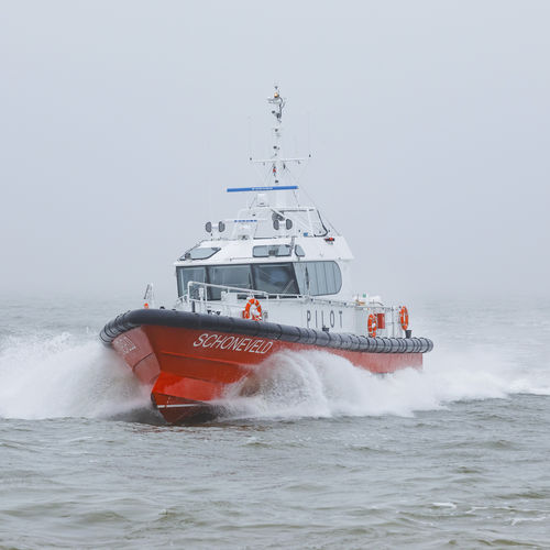 Barco profesional embarcación piloto - 22 WP - Baltic Workboats AS - intraborda / de aluminio / autodrizable