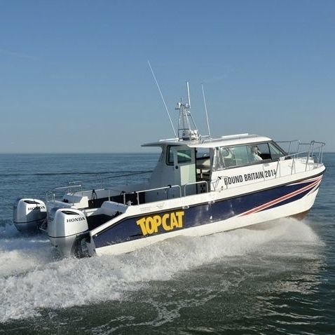 Cabin-cruiser catamarán - TOPCAT - Cheetah Marine - fueraborda / bimotor / con hard-top