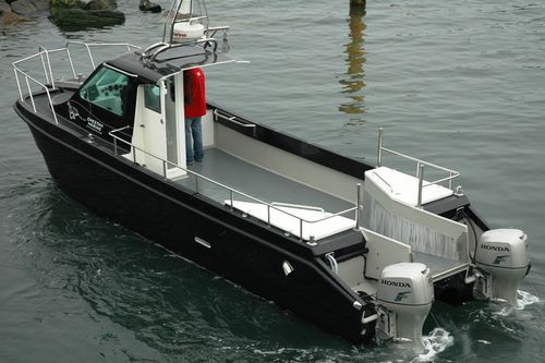 Barco de motor de pesca-paseo catamarán - Gusto - Cheetah Marine - fueraborda / bimotor / con cockpit cerrado