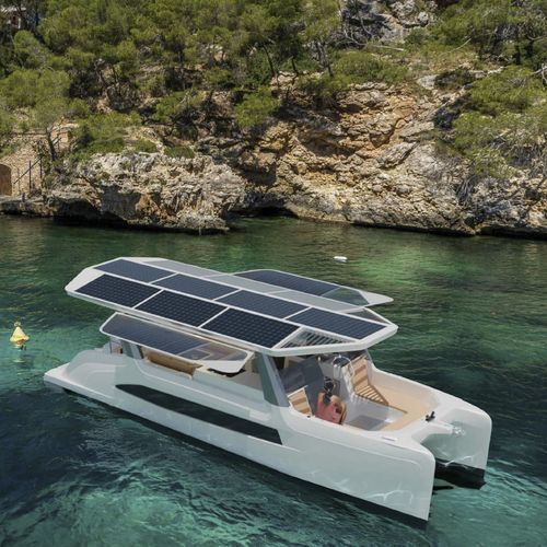 Barco cabinado catamarán - M.10 - MILLIKAN BOATS - intraborda / electrosolar / bimotor