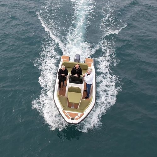Barco open fueraborda - AZZARA 49s - LGK MARINE - con consola central / 7 personas máx.