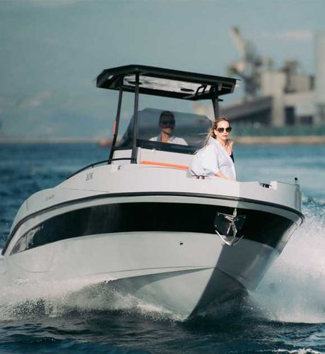 Barco open fueraborda - NIREUS CL620 - LGK MARINE - con consola central / 10 personas máx. / con T-top