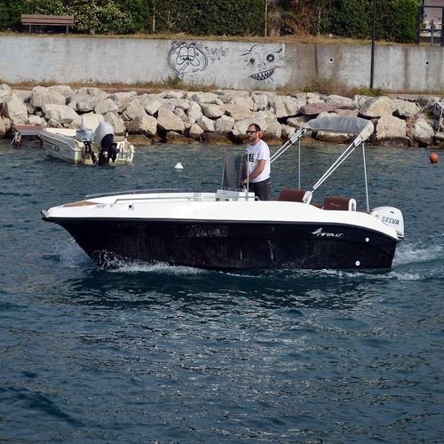 Barco open fueraborda - NIREUS Ω53 PLEASURE - LGK MARINE - con consola central / de recreo / 8 personas máx.
