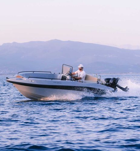 Barco open fueraborda - NIREUS 490 OPTIMA - LGK MARINE - con consola central / 5 personas máx. / con solárium