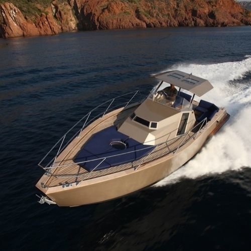 Barco cabinado intraborda - Squalt 33 - SQUALTEC - open / con consola central / con camarote