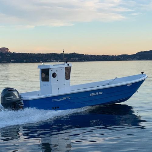 Barco open fueraborda - BREEZE 820 - SOCIETA' CONERO sas - bimotor / con caseta de timón / de fibra de vidrio