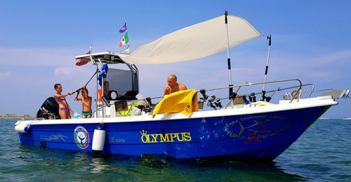 Barco open fueraborda - BREEZE MARE - SOCIETA' CONERO sas - bimotor / con consola central / de fibra de vidrio