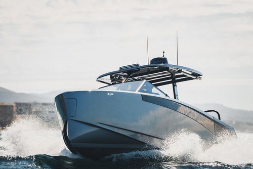 Barco cabinado fueraborda - V10 series - Virtue Yachts - bimotor / con hard-top / open