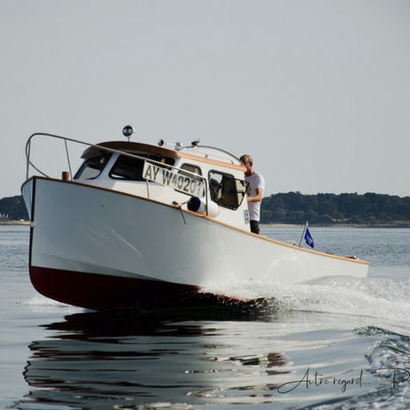 Barco de motor de pesca-paseo intraborda - Le Colibri - Technologie Marine - con caseta de timón / de madera / con solárium