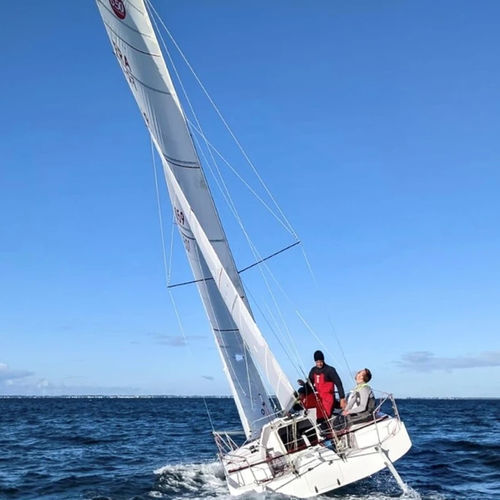 Velero de crucero - Technologie Marine - con bauprés