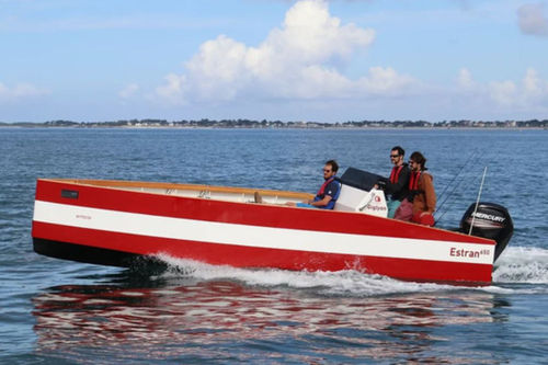 Barco open fueraborda - Estran 650 - Technologie Marine - con consola central / de madera / con solárium