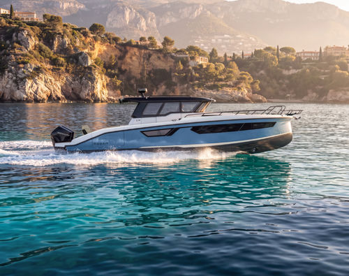 Barco cabinado fueraborda - C38  - NAVAN - bimotor / con hard-top / con camarote