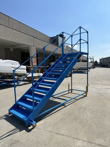 Escalera para astillero naval - Ubicarp - reglable / móvil / a medida