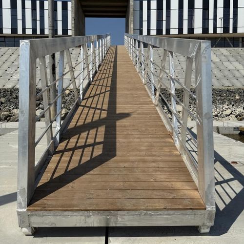 Pasarela para puerto deportivo - Ship Design Bmk - para centro de ocio / para terminal portuaria / empotrada