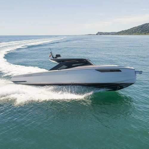Barco cabinado intraborda - 42 - Cantiere Navale di SANTASEVERA srl - fueraborda / con hard-top / stern-drive
