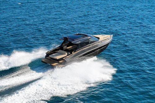 Barco cabinado intraborda - 3X - Focus Motor Yachts - bimotor / con hard-top / de deporte
