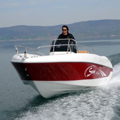 Barco open fueraborda - 19  - SAVER  S.R.L. - con consola central / 7 personas máx. / con solárium