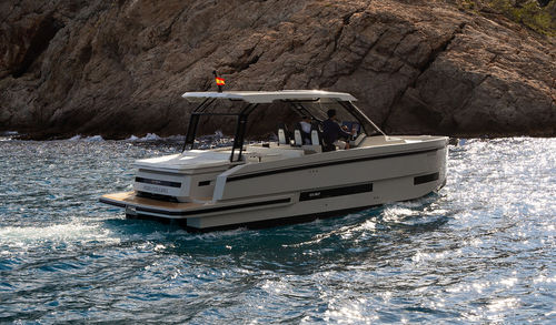Barco cabinado intraborda - D32  - De Antonio Yachts - bimotor / open / con consola central